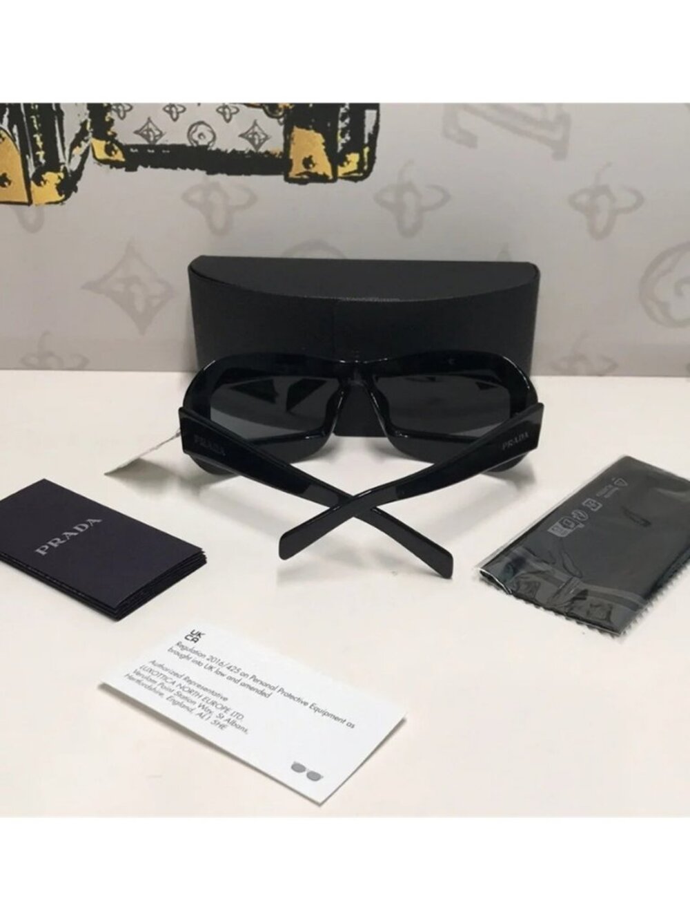 New Authentic Stylish Black Sunglasses Prada SPR30Y 1AB-5s0 - Picture 4 of 13